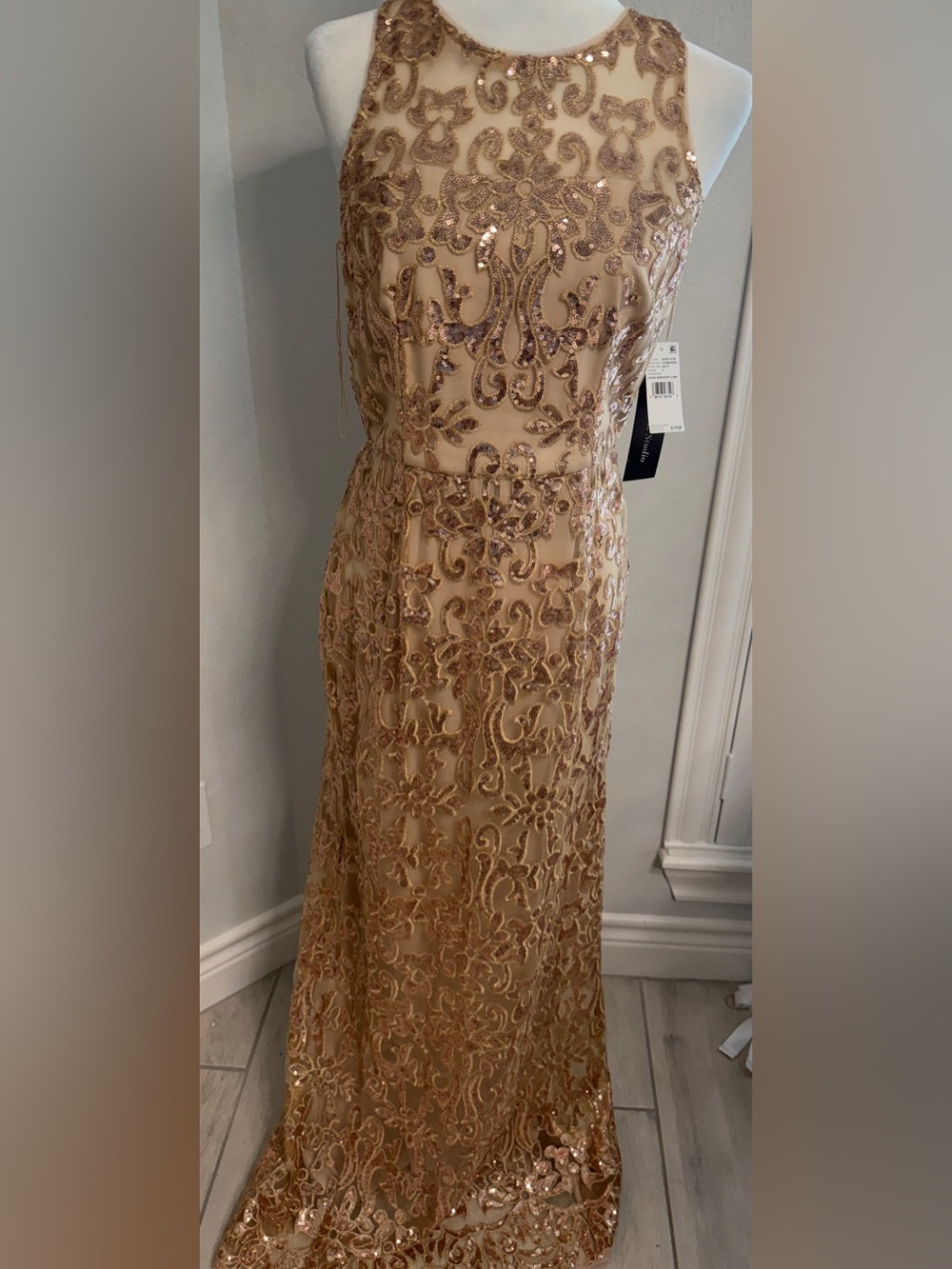 NWT Papell Studio women’s size 6 Sequin Embellished Gold Evening Gown